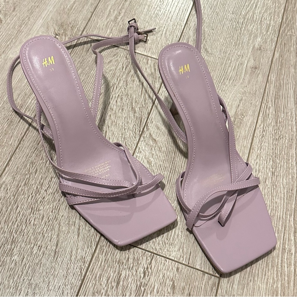 Lavender Strappy Heels NEVER WORN Size 8